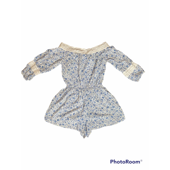 Hollister Romper Blue Floral Blue White Size Small 1 Piece Shorts - Picture 2 of 6